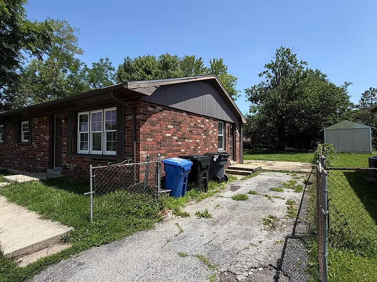 2405 Windwood Ct — Photo 2
