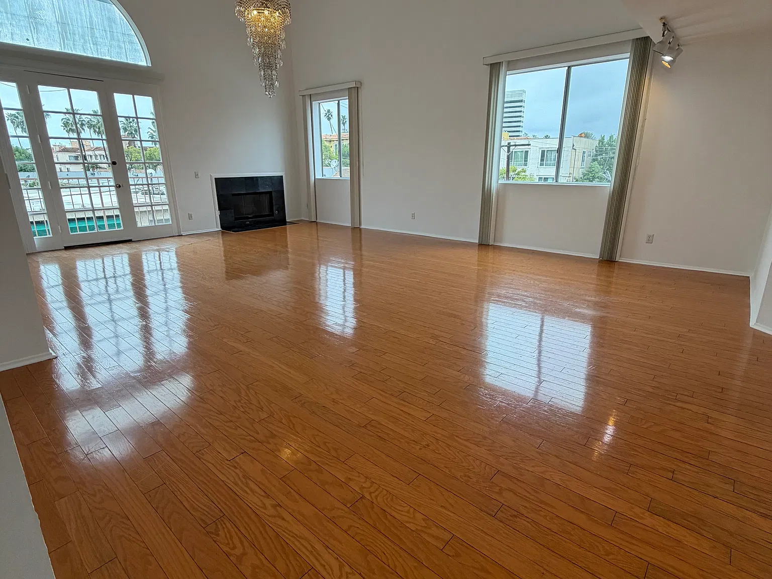 3 bed, 1604 sqft, $4,650 — Photo 3