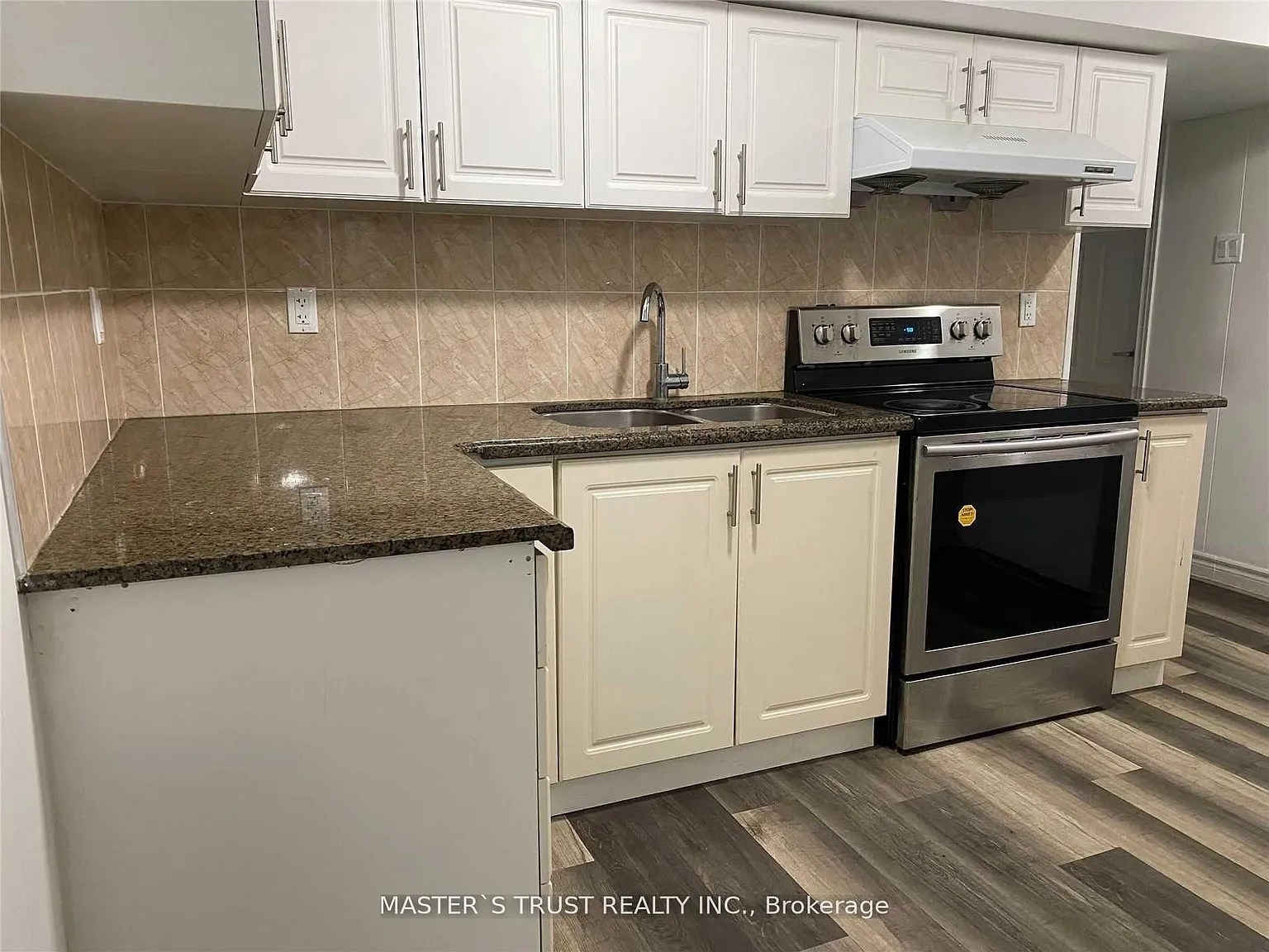 3 bed, $2,200 — Photo 2