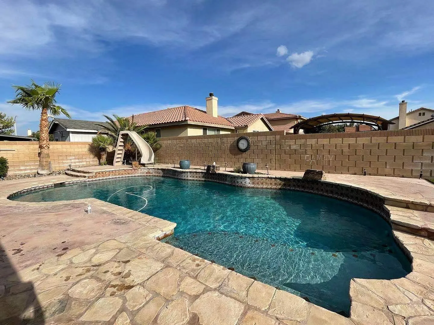 4 bed, 2680 sqft, $700 — Photo 1