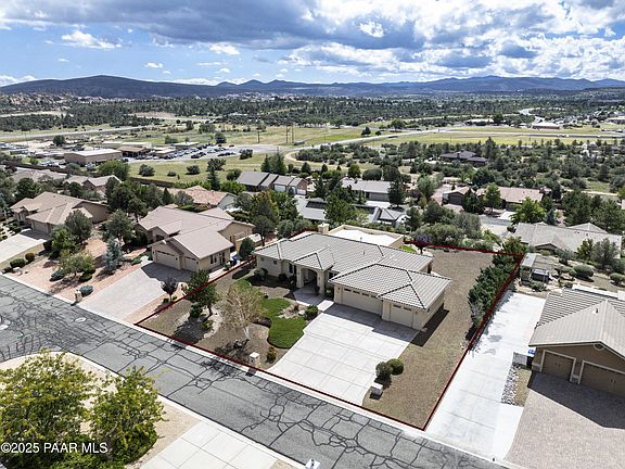 4th image of 1033 Lupine Ln
