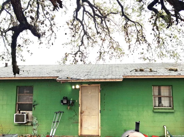 372 County Road 2415, Moore, TX 78057