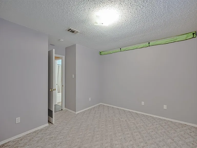 907 Clear Creek Dr — Photo 13