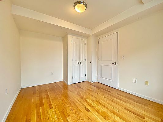 5th image of 3110 23rd St APT 5a