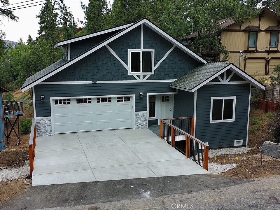 1st image of 810 Villa Grove Ave