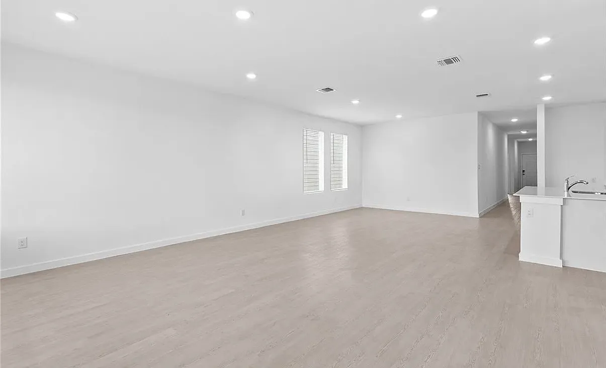 4 bed, 2187 sqft, $2,795 — Photo 2
