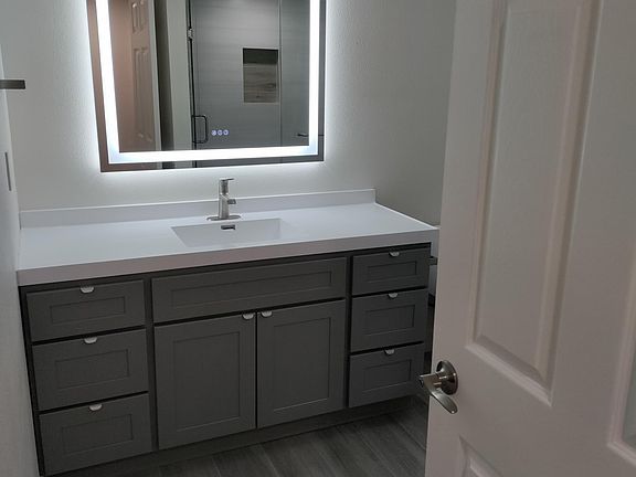 4th image of 128A Glen Park Way