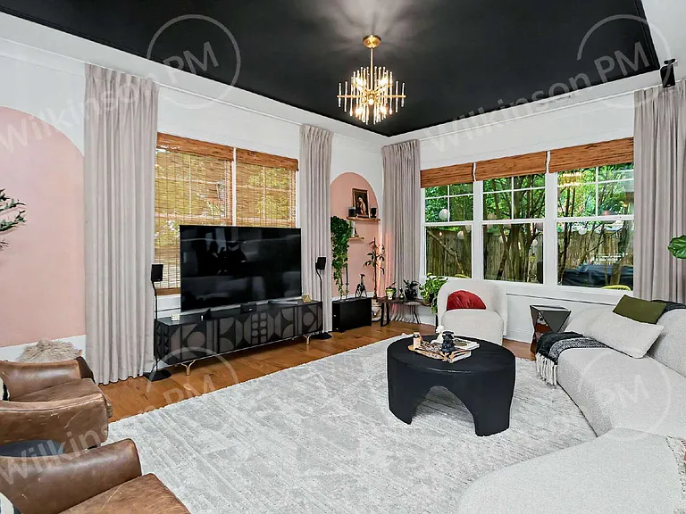221 Gardner Ave — Photo 6