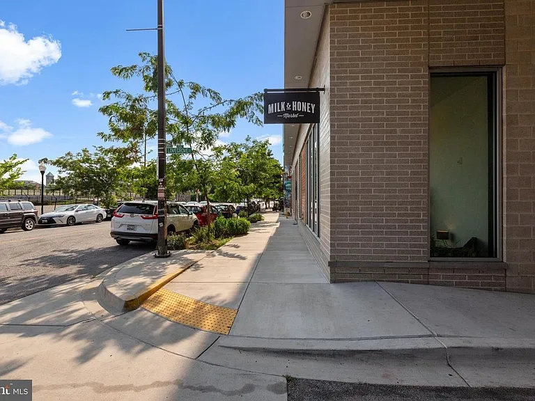 1708 Latrobe St — Photo 37