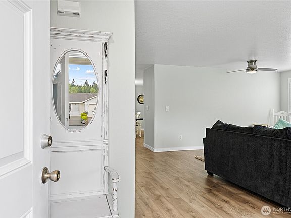 4th image of 105 Wilshire Way