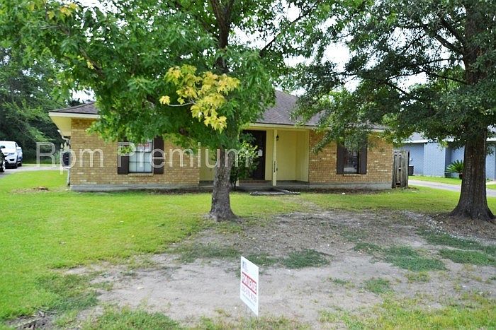 1st image of 16114 Woodlawn Acres Ave