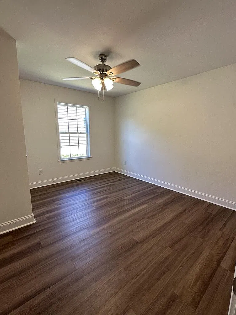 3 bed, 1260 sqft, $1,800 — Photo 2