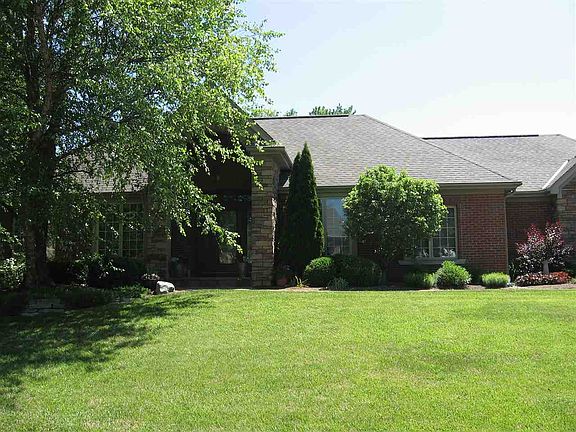 3rd image of 116 Whispering Woods Dr