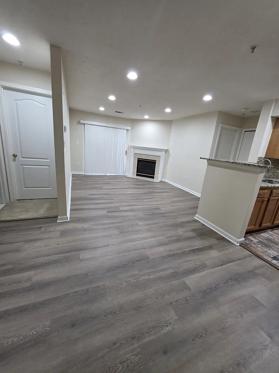 Building Photo - 8961 Town Center Cir