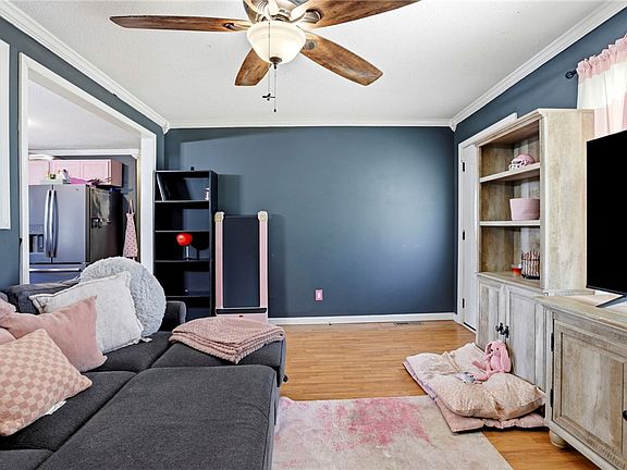 5th image of 108 Poplar Ln