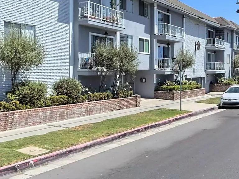 LUXURY LIVING AT AN AFFORDABLE PRICE — Photo 5