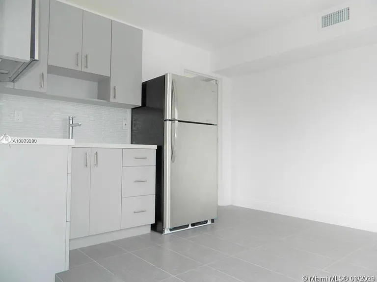 4600 SW 93rd Ct — Photo 5