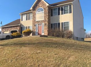 263 Buckhead Ln, Douglassville, PA 19518