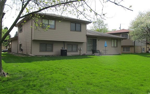 3rd image of 6 E 156th St