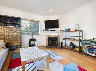 14256 Victory Blvd APT 4, Van Nuys, CA 91401