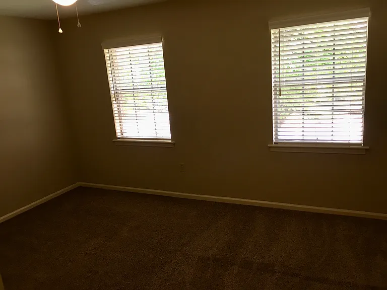 714 Goodman St — Photo 36