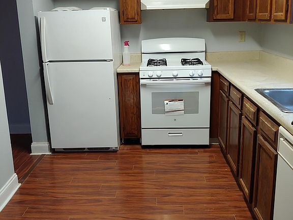 2nd image of 901 S Indian Creek Dr