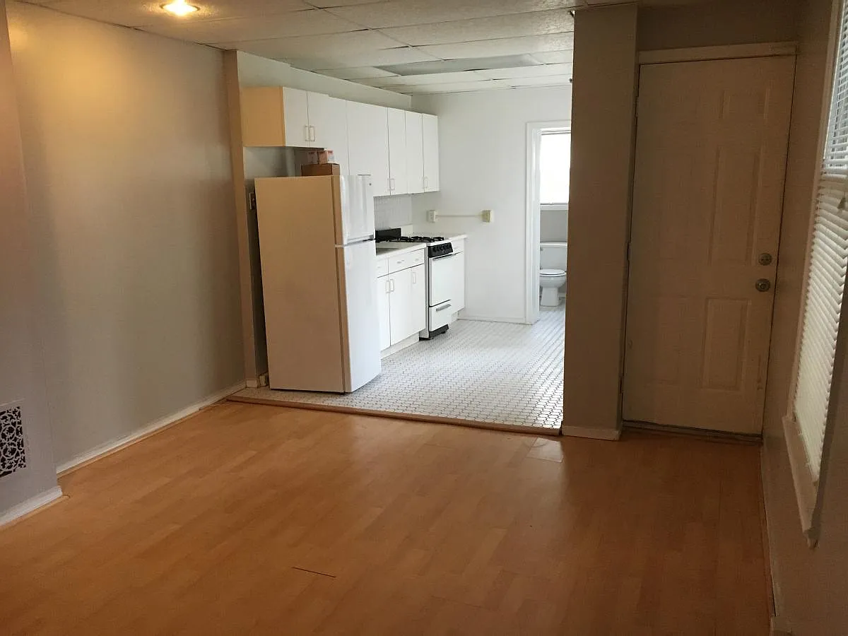 215 Carson Street — Photo 2