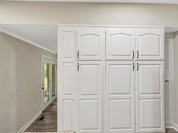 5th image of 380 Canterbury Dr