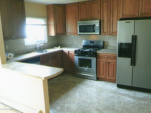 2nd image of 5 Saint David Dr