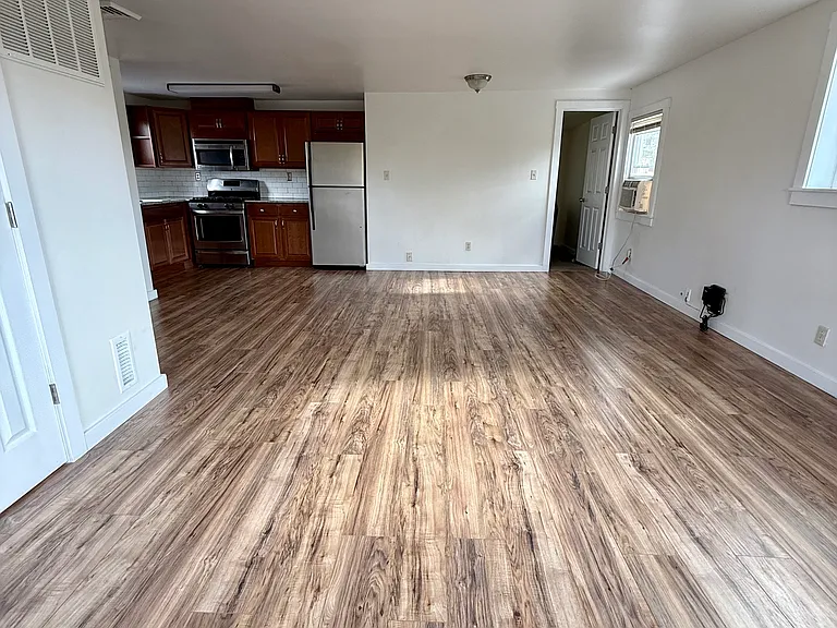15 Albany St #4 — Photo 5