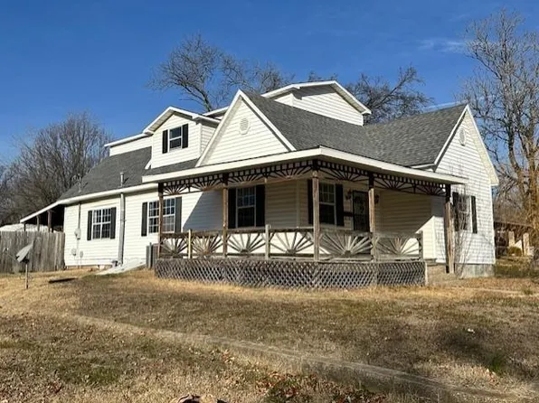 526 S West St, Nevada, MO 64772