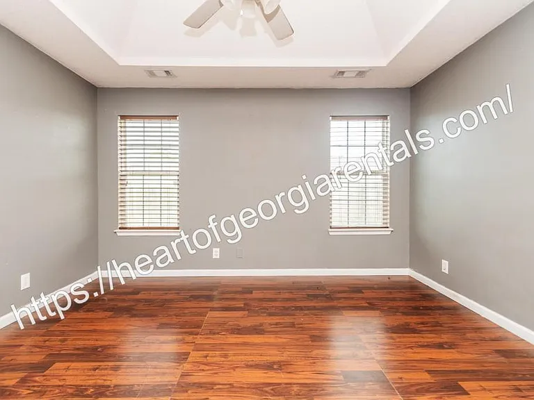 132 Coronation Dr — Photo 12