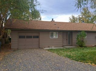 3326 SW Glacier Ave, Redmond, OR 97756
