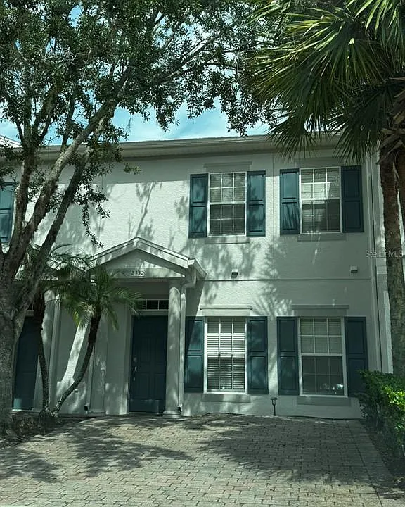 2432 Caravelle Cir