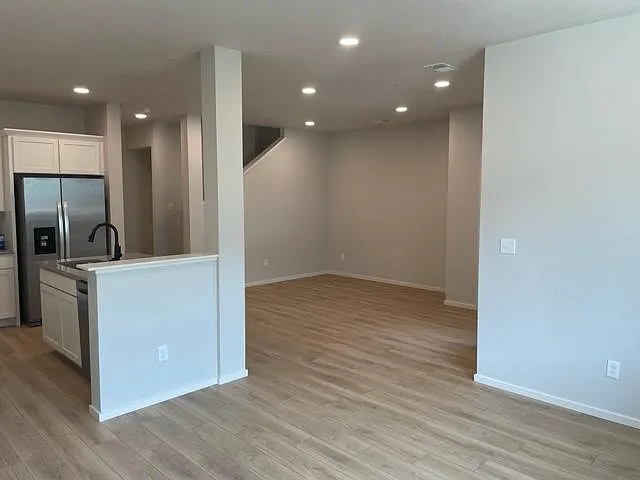 4786 Champlain Dr — Photo 2