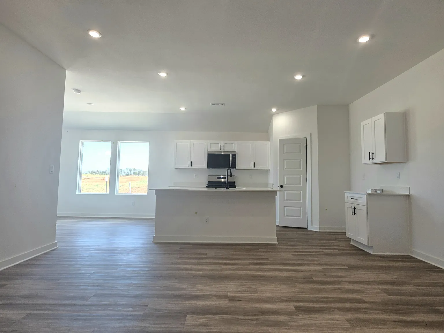 3 bed, 1450 sqft, $1,950 — Photo 3
