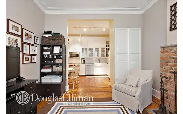 Sold by Douglas Elliman | media 18