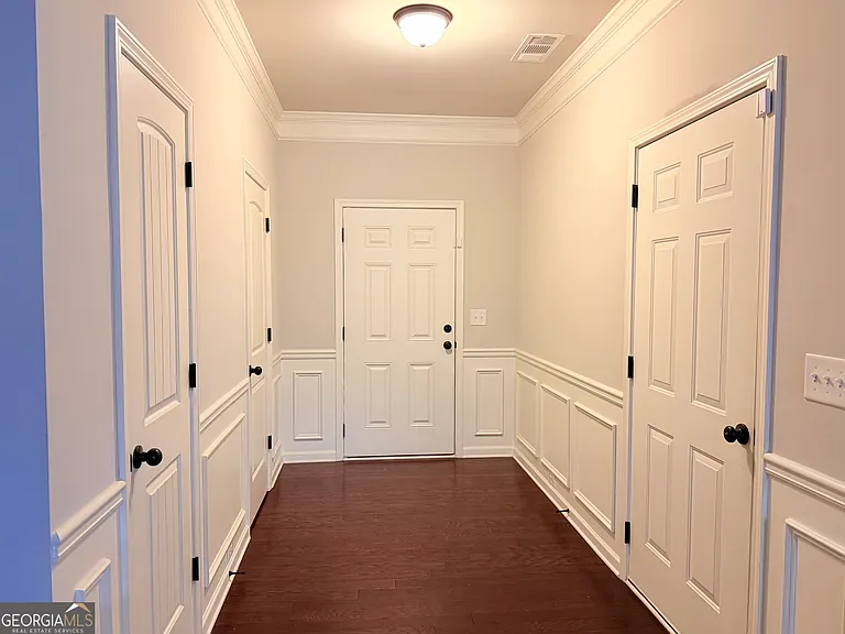 591 Oakside Pl — Photo 2