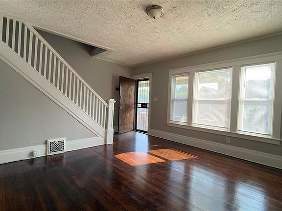 3rd image of 9426 John R St