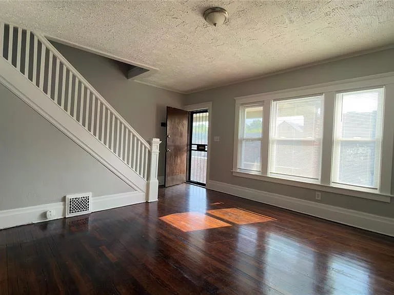 9426 John R St — Photo 3