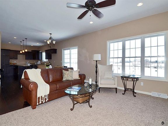 4th image of 716 Hilldale Ln