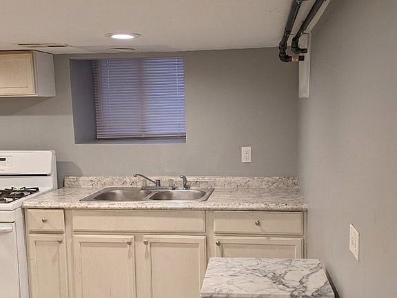 4th image of 3624 N Nordica Ave #G