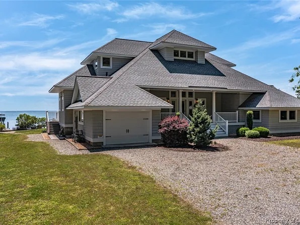 652 Little Oyster Ln, White Stone, VA 22578