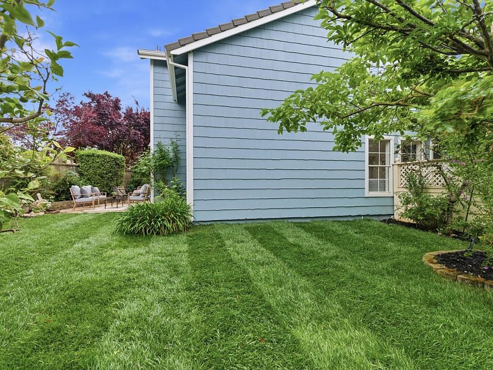 2nd image of 301 Saint Martin Dr