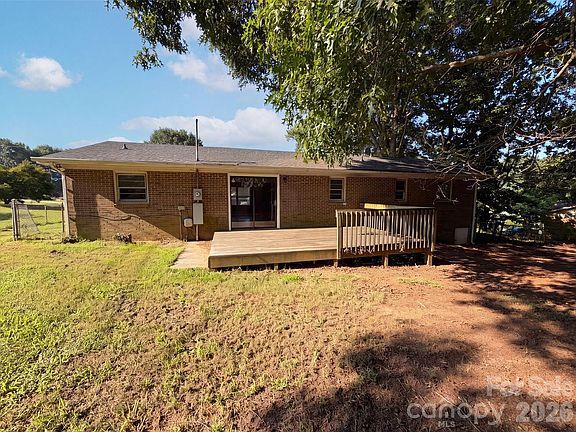 5th image of 120 Riley Rd