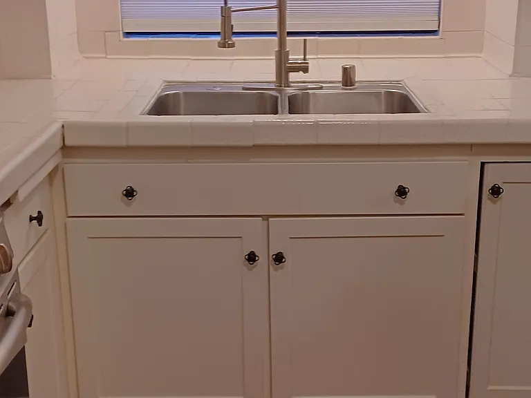 214 E Stocker St — Photo 17