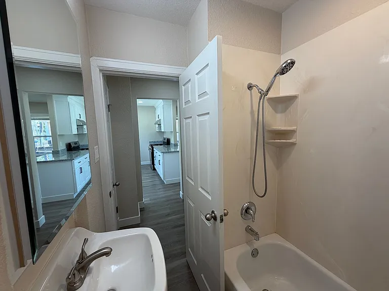 1225 Pine St — Photo 10