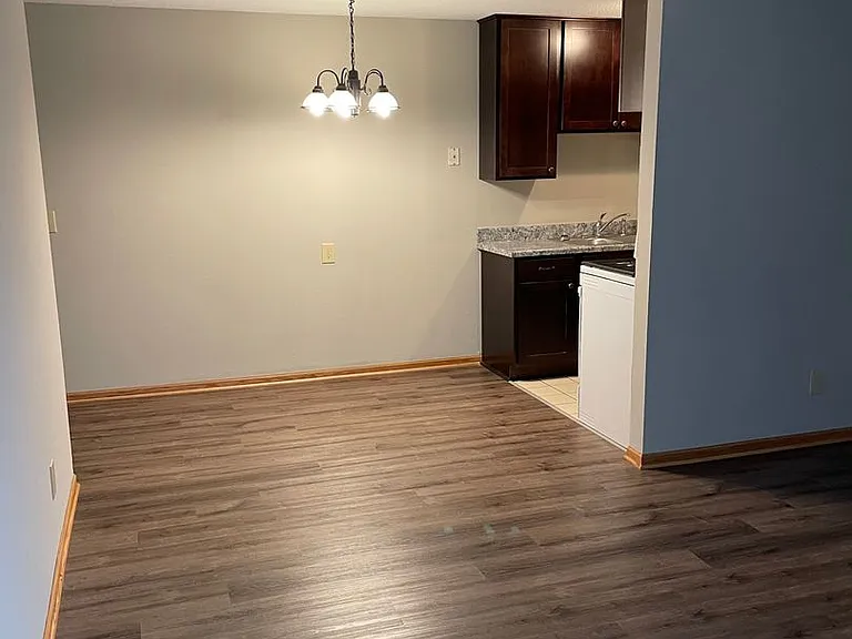 Cedar Avenue Apartments — Photo 32