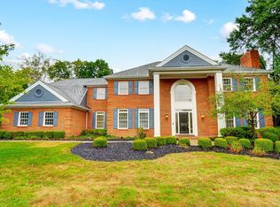 8 Hetherington Ct, Cincinnati, OH 45246