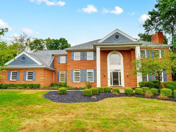 8 Hetherington Ct, Cincinnati, OH 45246